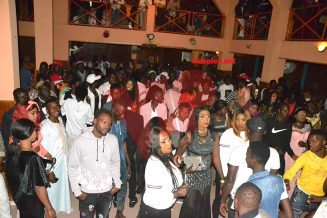 Le chouchou de la banlieue, Baba Mbengue explose le Ravin et chauffe la Scène. Le chouchou de la banlieue, Baba Mbengue explose le Ravin et chauffe la Scène.