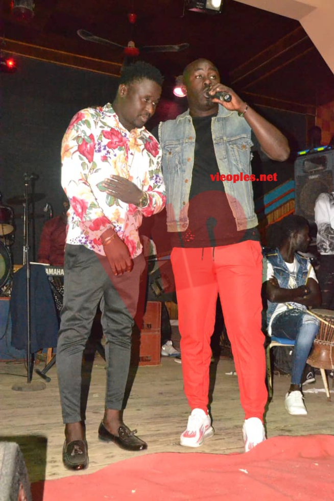 Le chouchou de la banlieue, Baba Mbengue explose le Ravin et chauffe la Scène. Le chouchou de la banlieue, Baba Mbengue explose le Ravin et chauffe la Scène.