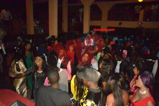 Le chouchou de la banlieue, Baba Mbengue explose le Ravin et chauffe la Scène. Le chouchou de la banlieue, Baba Mbengue explose le Ravin et chauffe la Scène.