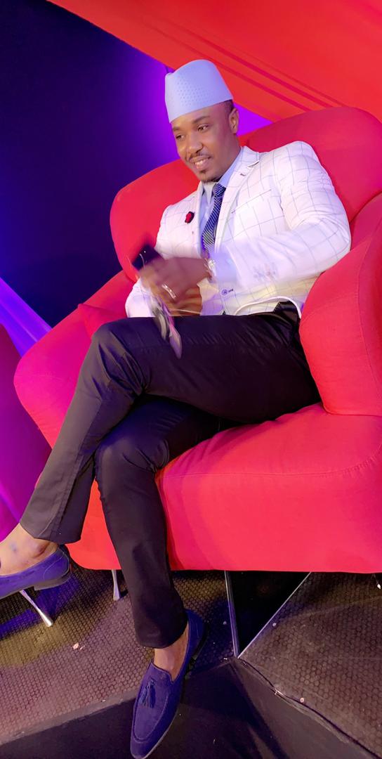 Plateau spéciale fin d'année sur la SEN TV, Cheikh Sarr affiche l'élégance.