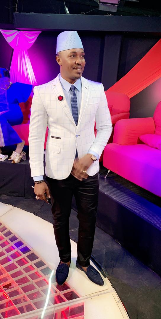 Plateau spéciale fin d'année sur la SEN TV, Cheikh Sarr affiche l'élégance.