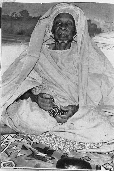 Arrêt sur image rare : Sokhna Mame Ndiakhat Syll, une des épouses de Serigne Touba