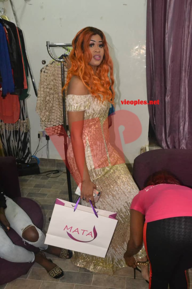 TENDANCES 2019 :L' ex Miss Sénégal, Ndeye Astou Sall en mode shooting chez Mata Style pour le choix de collection Nouvel An 2019. TENDANCES 2019 :L' ex Miss Sénégal, Ndeye Astou Sall en mode shooting chez Mata Style pour le choix de collection Nouvel An 2019.