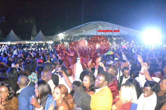 Les 90 images incroyables du "GRAND BAL"au CICES de la méga-star Youssou Ndour qui vient encore de démontrer que seule le respect et l'expérience sont la clé. Les 90 images incroyables du "GRAND BAL"au CICES de la méga-star Youssou Ndour qui vient encore de démontrer que seule le respect et l'expérience sont la clé.