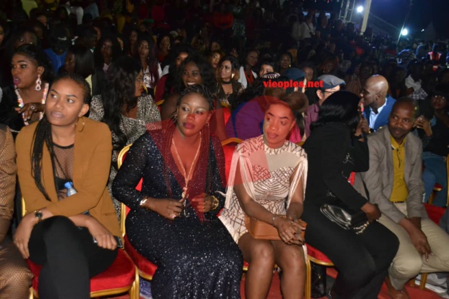 Les 90 images incroyables du "GRAND BAL"au CICES de la méga-star Youssou Ndour qui vient encore de démontrer que seule le respect et l'expérience sont la clé. Les 90 images incroyables du "GRAND BAL"au CICES de la méga-star Youssou Ndour qui vient encore de démontrer que seule le respect et l'expérience sont la clé.