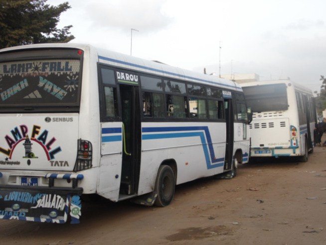Un DK 5610 AS TATA 49 du GIE DAROU SALAM fauche mortellement un homme à Pikine Icotaf