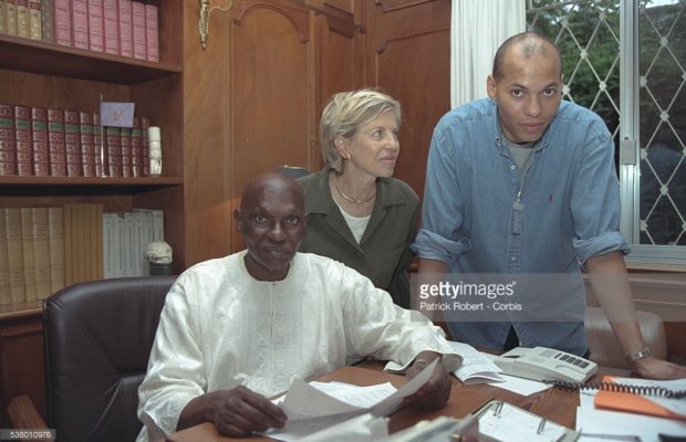 Pour être président du Sénégal, Karim Wade renonce à sa nationalité française Pour être président du Sénégal, Karim Wade renonce à sa nationalité française
