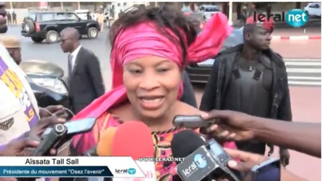 Aïssata Tall Sall : "Karim Wade n’a pas de carte d’électeur, donc, il ne peut pas être éligible" Aïssata Tall Sall : "Karim Wade n’a pas de carte d’électeur, donc, il ne peut pas être éligible"