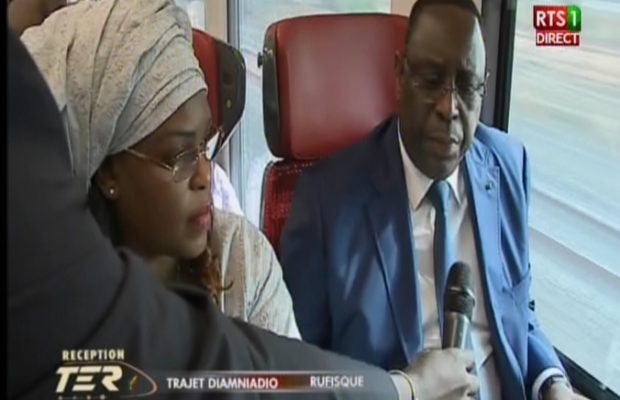 Macky Sall inaugure le Train express régional… Découvrez Le premier Voyage avec Mariem Faye Sal