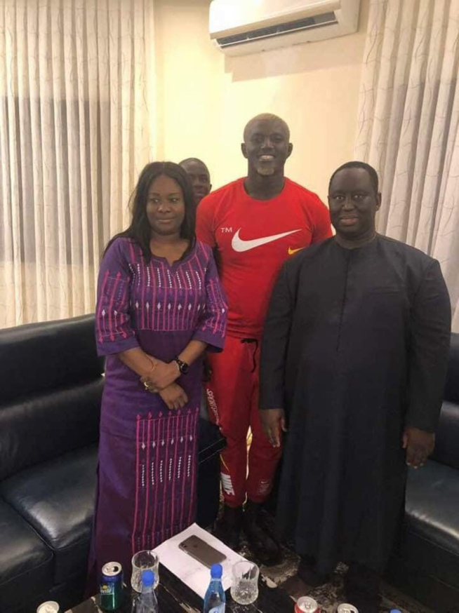 Photos : Balla Gaye 2 fête sa victoire sur Modou Lô avec Aliou Sall et sa deuxieme femme