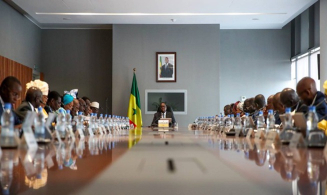 Macky Sall annonce des coupes de salaires en cas de destruction de biens Macky Sall annonce des coupes de salaires en cas de destruction de biens