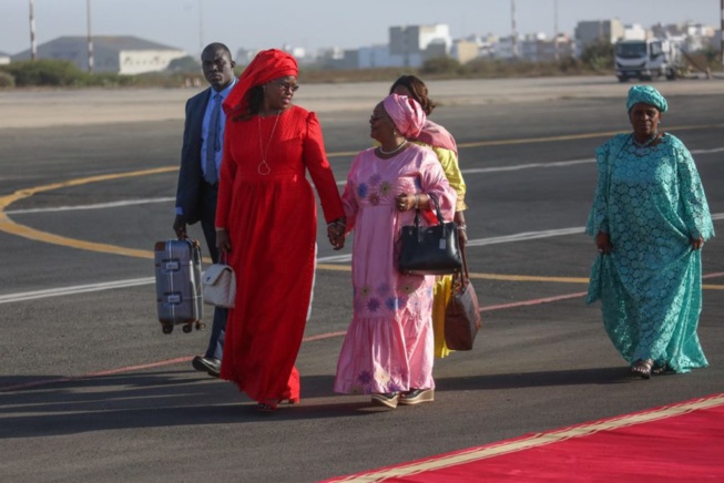 Les Nouvelles photos de Marième Faye Sall toute ravissante, elle se montre en Rouge « Danger »