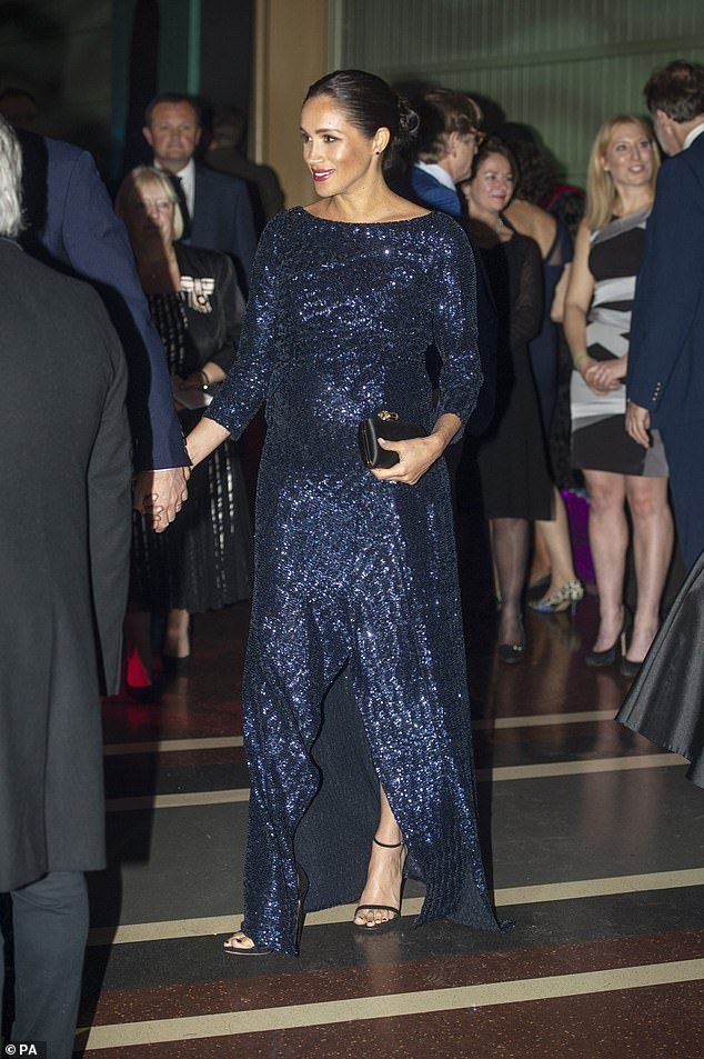 Meghan Markle fait une apparition surprise et affiche son joli baby bump