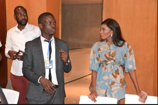 EXCLUSIF: La charmante et pertinente journaliste de la 2 stv, Nafissatou Diéye se pendra se dimanche. EXCLUSIF: La charmante et pertinente journaliste de la 2 stv, Nafissatou Diéye se pendra se dimanche.
