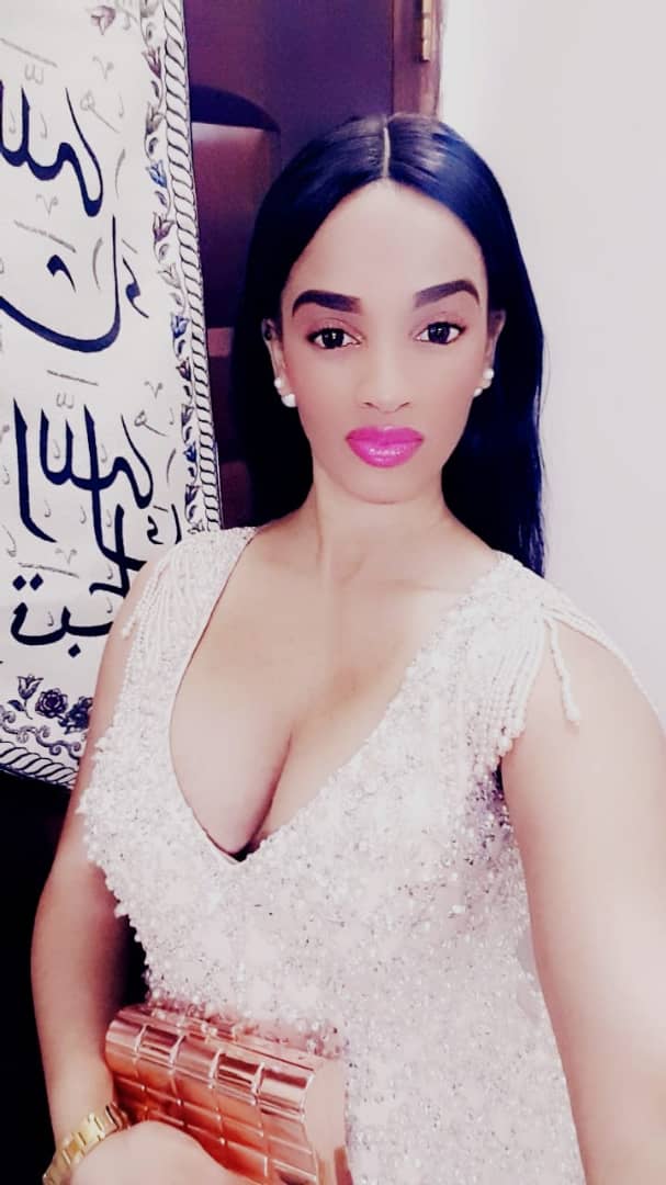 Découvrez La complicité entre l’animateur Cheikh Sarr de la Zik Fm et son epouse au gala de FOGECA