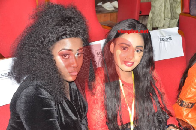 Après la signature avec la maison de disc SONY MUSIC / ROCK STAR ... du monde à seulement 1 mois de sa sortie. #TERROUWAAR" Après la signature avec la maison de disc SONY MUSIC / ROCK STAR ... du monde à seulement 1 mois de sa sortie. #TERROUWAAR"