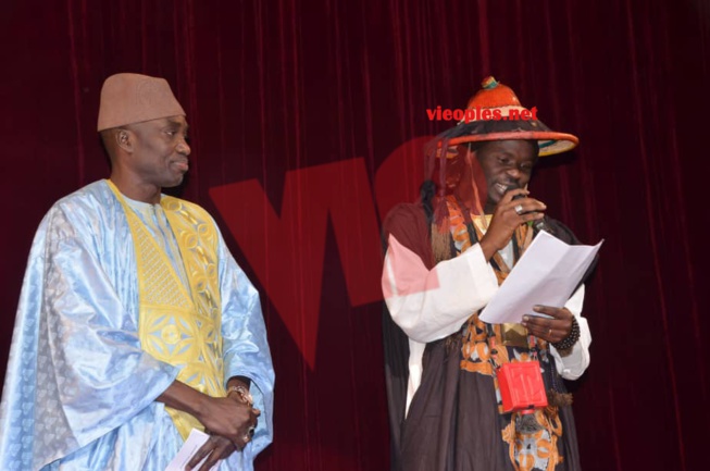 Après la signature avec la maison de disc SONY MUSIC / ROCK STAR ... du monde à seulement 1 mois de sa sortie.  #TERROUWAAR"