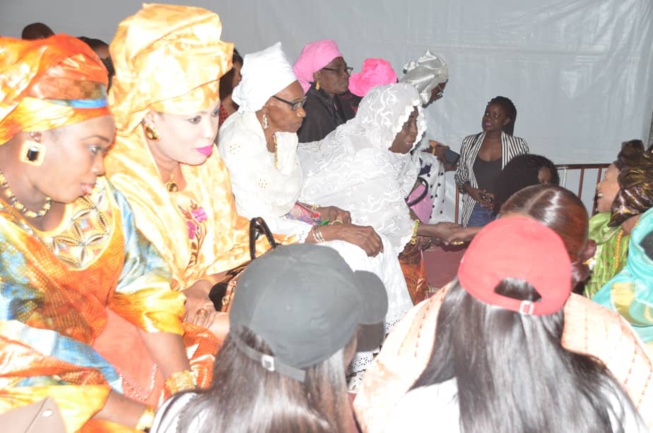 Meeting Mouvement Dakar avec Macky, Madame Mari Lo réussit une prouesse à Sacré Coeur. Meeting Mouvement Dakar avec Macky, Madame Mari Lo réussit une prouesse à Sacré Coeur.