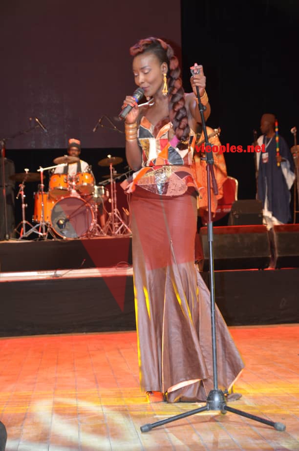 Les 166  IMAGES de la présentation de l'album "TERROU WARR",la Diva Coumba Gawlo remet le grand theatre à sa place: La culture Sénégalais au premiere rang