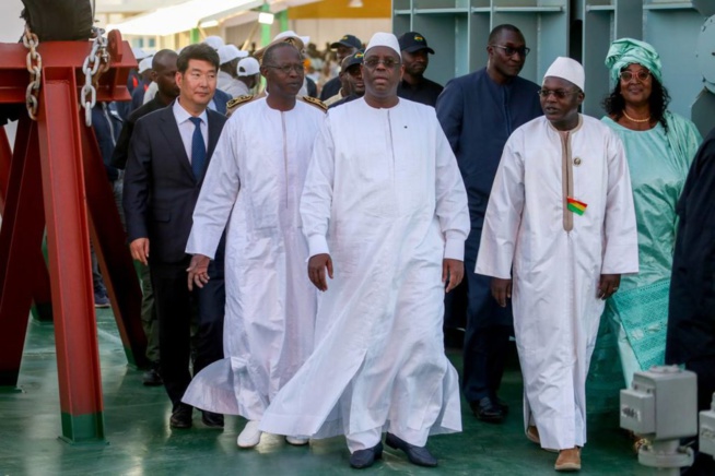 Le Président Macky Sall a réceptionné cet après-midi à Kaolack deux remorqueurs, dont le Niombato et le Betenty et la drague « le Saloum Le Président Macky Sall a réceptionné cet après-midi à Kaolack deux remorqueurs, dont le Niombato et le Betenty et la drague « le Saloum