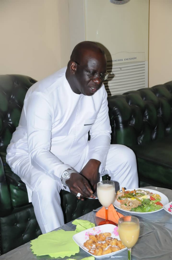 Anniversaire privé: Le président du MEDS Mbagnick Diop souffle une bougie de plus. Anniversaire privé: Le président du MEDS Mbagnick Diop souffle une bougie de plus.
