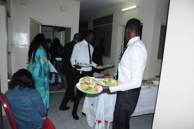 Anniversaire privé: Le président du MEDS Mbagnick Diop souffle une bougie de plus. Anniversaire privé: Le président du MEDS Mbagnick Diop souffle une bougie de plus.