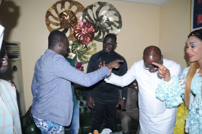 Anniversaire privé: Le président du MEDS Mbagnick Diop souffle une bougie de plus. Anniversaire privé: Le président du MEDS Mbagnick Diop souffle une bougie de plus.