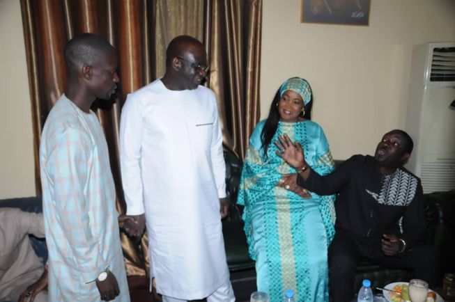 Anniversaire privé: Le président du MEDS Mbagnick Diop souffle une bougie de plus. Anniversaire privé: Le président du MEDS Mbagnick Diop souffle une bougie de plus.