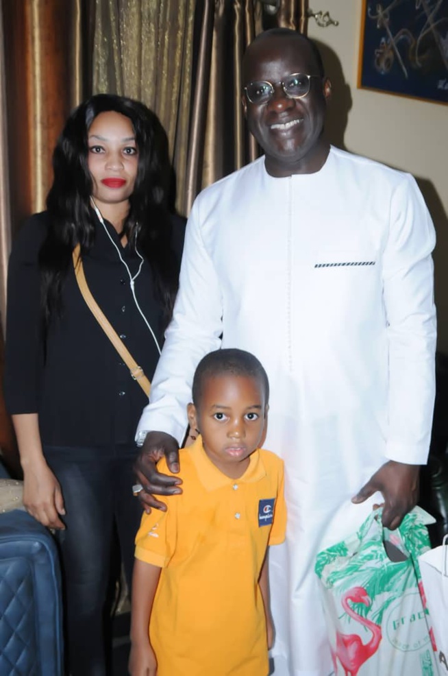 Anniversaire privé: Le président du MEDS Mbagnick Diop souffle une bougie de plus. Anniversaire privé: Le président du MEDS Mbagnick Diop souffle une bougie de plus.