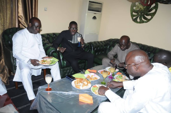 Anniversaire privé: Le président du MEDS Mbagnick Diop souffle une bougie de plus. Anniversaire privé: Le président du MEDS Mbagnick Diop souffle une bougie de plus.