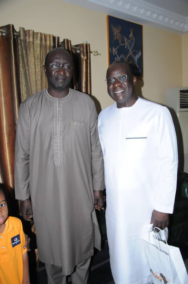 Anniversaire privé: Le président du MEDS Mbagnick Diop souffle une bougie de plus. Anniversaire privé: Le président du MEDS Mbagnick Diop souffle une bougie de plus.