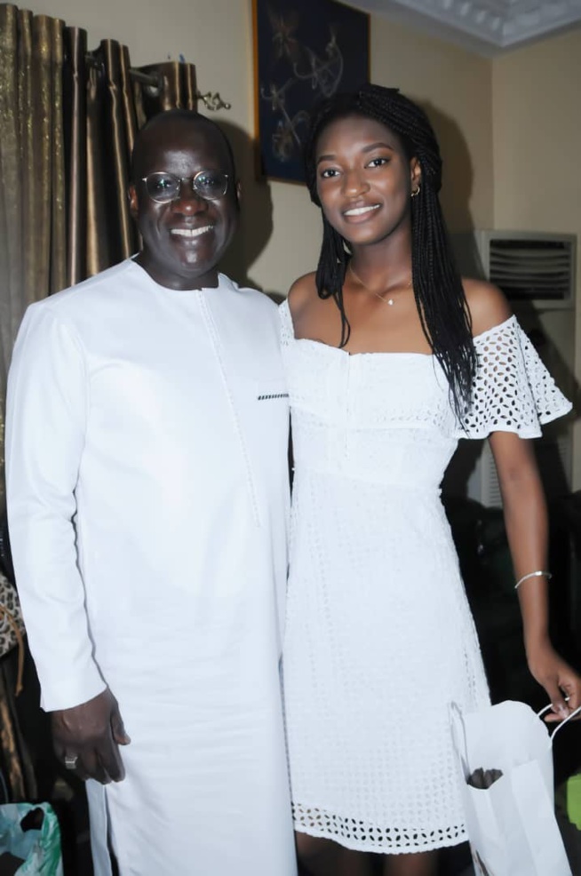 Anniversaire privé: Le président du MEDS Mbagnick Diop souffle une bougie de plus. Anniversaire privé: Le président du MEDS Mbagnick Diop souffle une bougie de plus.