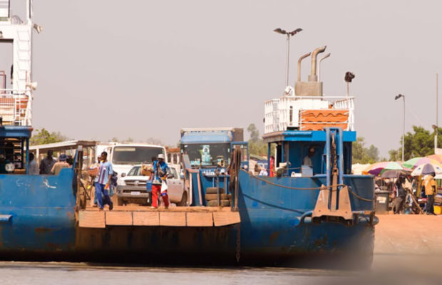 Farafenni : un des conducteurs du ferry meurt noyé , c’est son téléphone qu’il avait acheté à 12 000 FCfa qu’il voulait repêcher