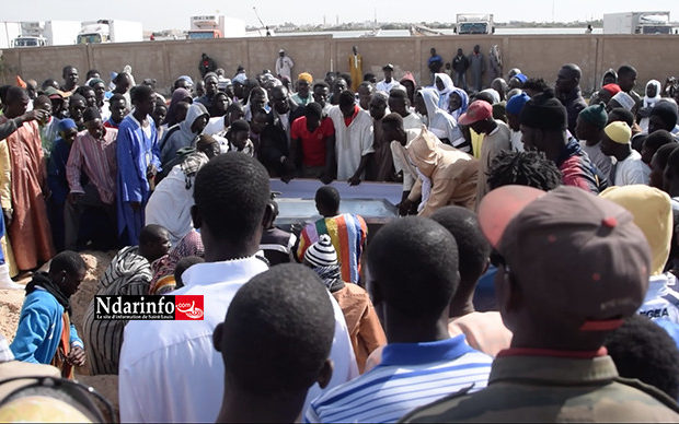 Les quatre pêcheurs enterrés à THIAKA NDIAYE. Oumar GUÈYE déclaré persona non grata à Guet-Ndar Les quatre pêcheurs enterrés à THIAKA NDIAYE. Oumar GUÈYE déclaré persona non grata à Guet-Ndar