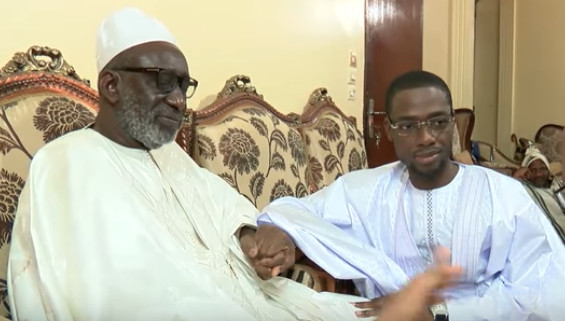 Visite de Birane Ndour chez la famille omarienne : Les prières de Thierno Madani Tall Visite de Birane Ndour chez la famille omarienne : Les prières de Thierno Madani Tall