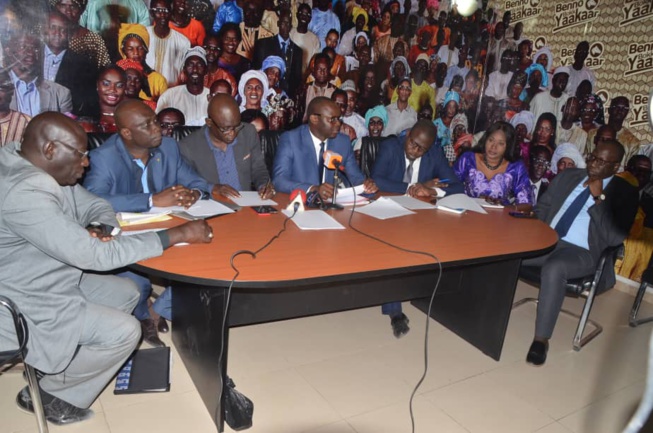 La Plate-forme « MACKY SUNU CANDIDAT » était face à la presse par la responsabilité commune de parler à la jeunesse de notre pays, aux acteurs politiques, à l’opinion nationale et internationale