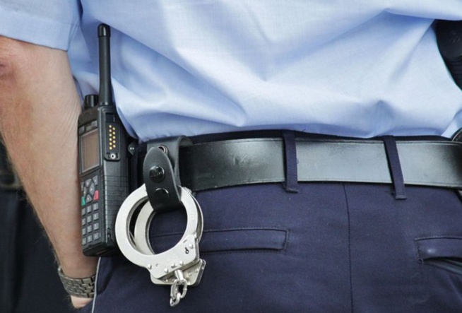 Nice : à 19 ans, il achète une Porsche avec un faux chèque et percute la voiture des policiers Nice : à 19 ans, il achète une Porsche avec un faux chèque et percute la voiture des policiers