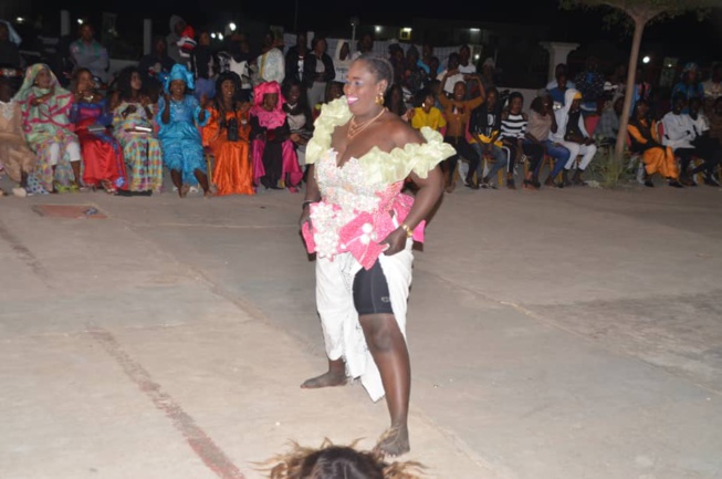 Les images du "Sabar" de l'anniversaire de Bakane Seck avec le 100% "NDARGOU NDAW"Ã Kaolack. Les images du "Sabar" de l'anniversaire de Bakane Seck avec le 100% "NDARGOU NDAW"Ã Kaolack.