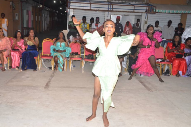 Les images du "Sabar" de l'anniversaire de Bakane Seck avec le 100% "NDARGOU NDAW"Ã Kaolack. Les images du "Sabar" de l'anniversaire de Bakane Seck avec le 100% "NDARGOU NDAW"Ã Kaolack.