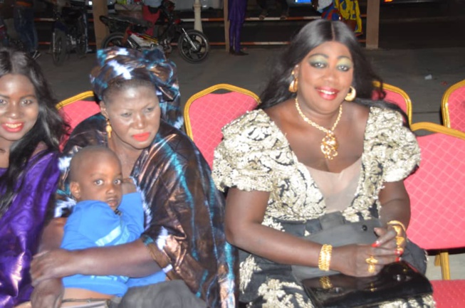 Les images du "Sabar" de l'anniversaire de Bakane Seck avec le 100% "NDARGOU NDAW"Ã Kaolack. Les images du "Sabar" de l'anniversaire de Bakane Seck avec le 100% "NDARGOU NDAW"Ã Kaolack.