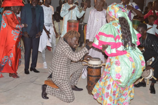 Les images du "Sabar" de l'anniversaire de Bakane Seck avec le 100% "NDARGOU NDAW"Ã Kaolack. Les images du "Sabar" de l'anniversaire de Bakane Seck avec le 100% "NDARGOU NDAW"Ã Kaolack.