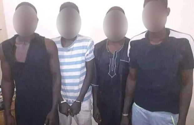 VIDEO Médina – LES POPULATIONS CHASSENT DES AGRESSEURS ET TROUVENT DE LA DROGUE, DES PASSEPORTS, DES PERMIS, DES ARMES… VIDEO Médina – LES POPULATIONS CHASSENT DES AGRESSEURS ET TROUVENT DE LA DROGUE, DES PASSEPORTS, DES PERMIS, DES ARMES…