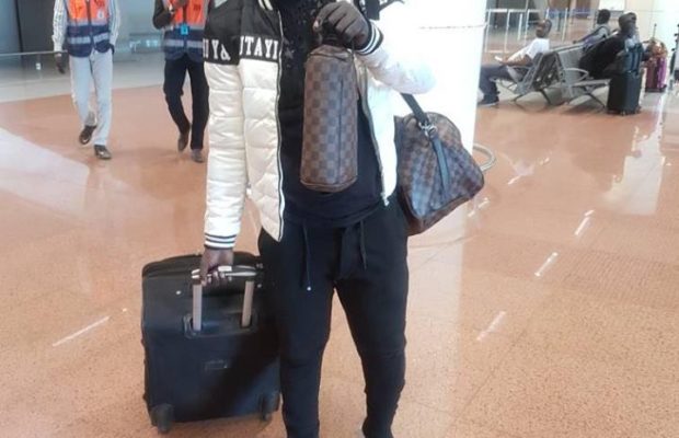 Pawlich Mbaye alias « féraille »,recherché par la gendarmerie pour vol de … Pawlich Mbaye alias « féraille »,recherché par la gendarmerie pour vol de …
