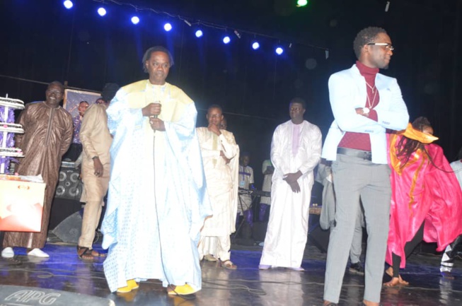 ANNIVERSAIRE: L'artiste Demba Guissé chauffe le theatre Daniel Sorano.