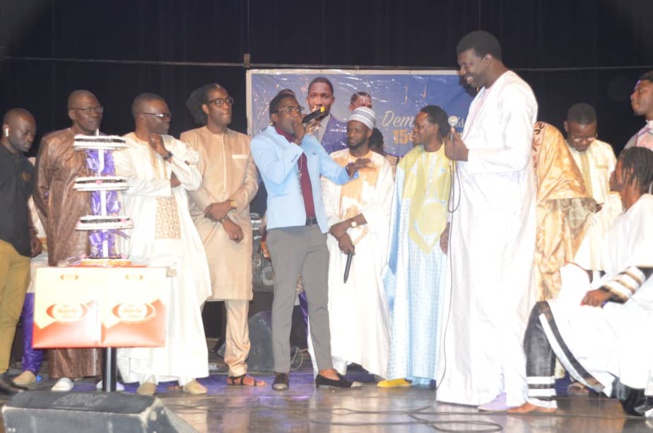 ANNIVERSAIRE: L'artiste Demba Guissé chauffe le theatre Daniel Sorano.