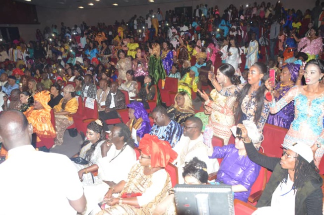 ANNIVERSAIRE: L'artiste Demba Guissé chauffe le theatre Daniel Sorano.