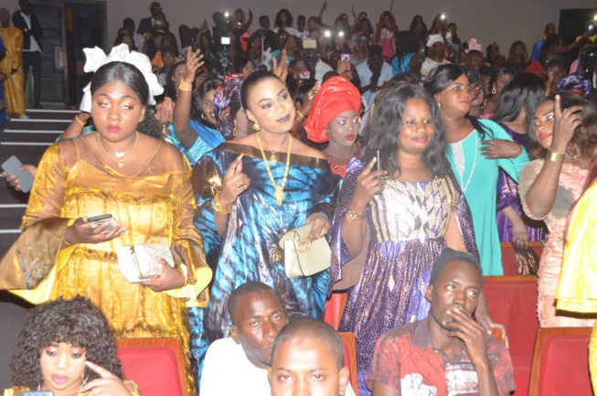 ANNIVERSAIRE: L'artiste Demba Guissé chauffe le theatre Daniel Sorano.