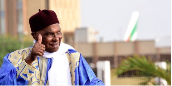 Vidéo : Alioune Tine "vilipende" Abdoulaye Wade devant Serigne Mountakha