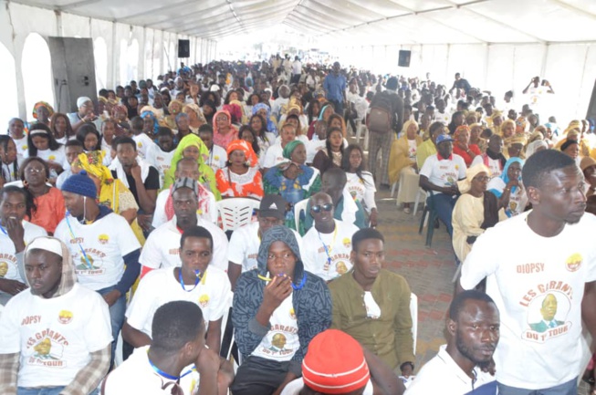 Meeting : Diop Sy et la CJPE ont la réussit la forte mobilisation à la place de la nation pour la réélection de Macky Sall.