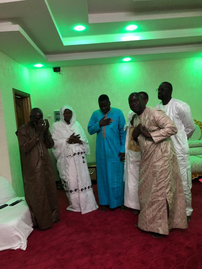 Un accueil chaleureux à Youssou Ndour et ses amis par Sokhna Baly à Touba;